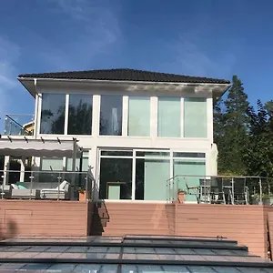 Nikos House; Lägenhet